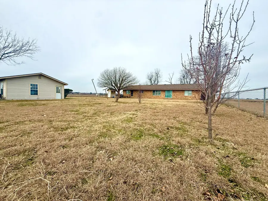 1204 E Lake Dr, Taylor, TX 76574 - Image #3