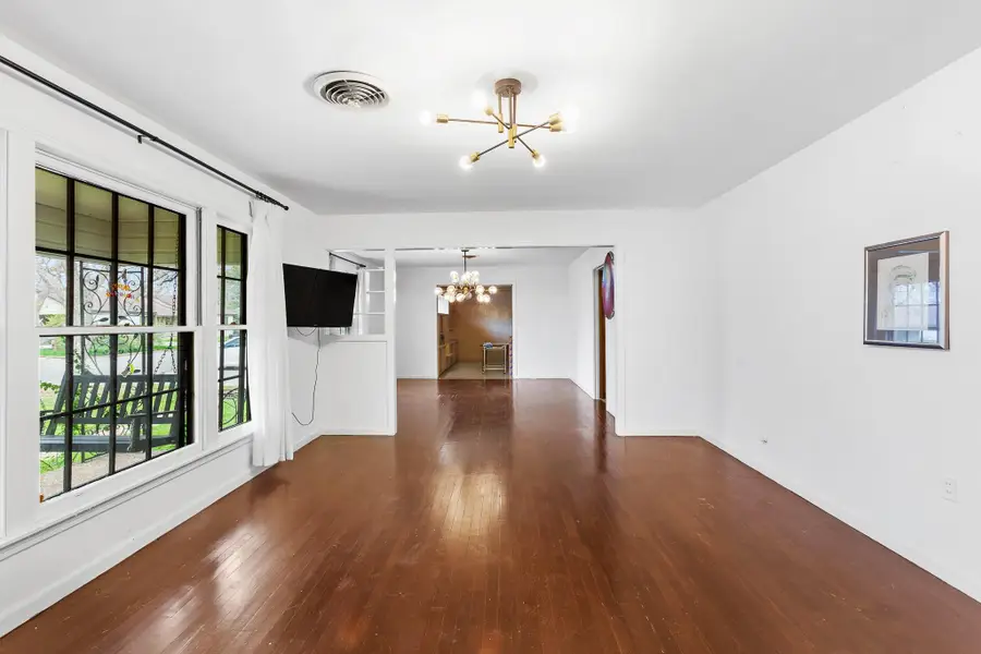 803 Peach St, Seguin, TX 78155 - #3