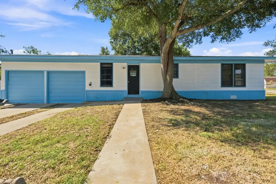 312 S Wilson Ave, Giddings, TX 78942 - #2
