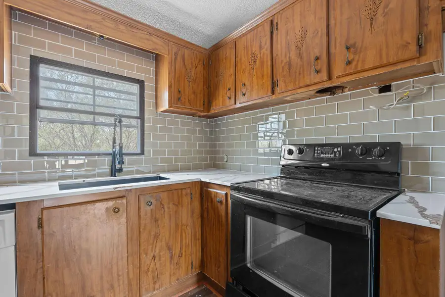 1375 Plant Rd, Luling, TX 78648 - Image #3