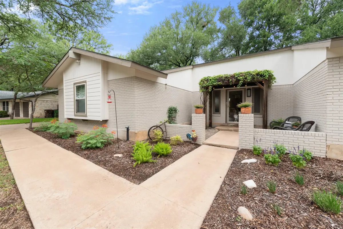 302 S Lake Creek Dr, Round Rock, TX 78681 - #1