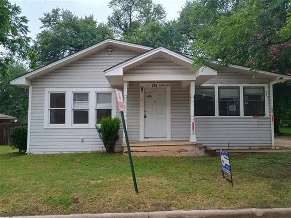 736 W Bell Ave, Rockdale, TX 76567