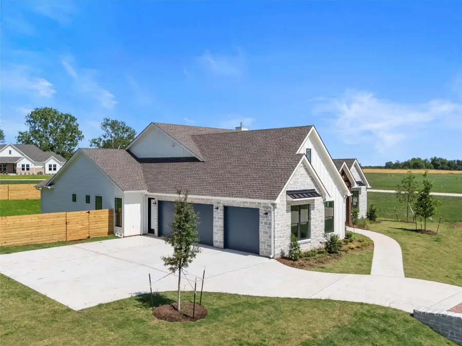 147 Hydrangea Dr, Smithville, TX 78957 - Image #3