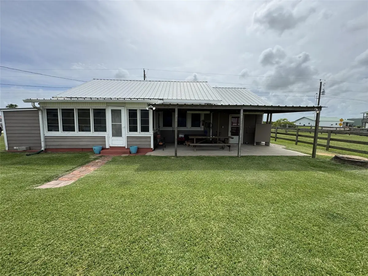 549 Marshall Johnson Ave S, Port Lavaca, TX 77979 - #1