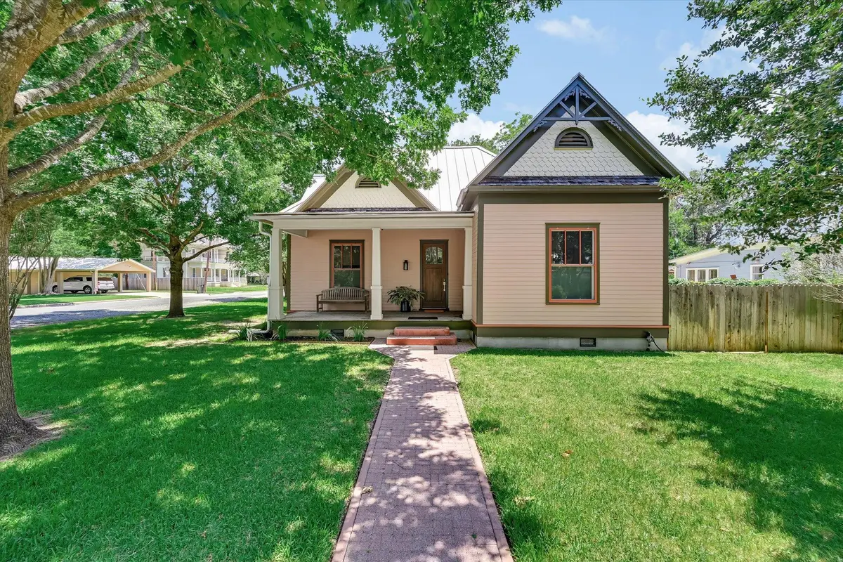506 Gresham St, Smithville, TX 78957 - #1
