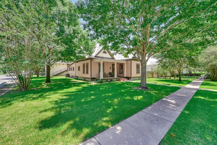506 Gresham St, Smithville, TX 78957 - #2