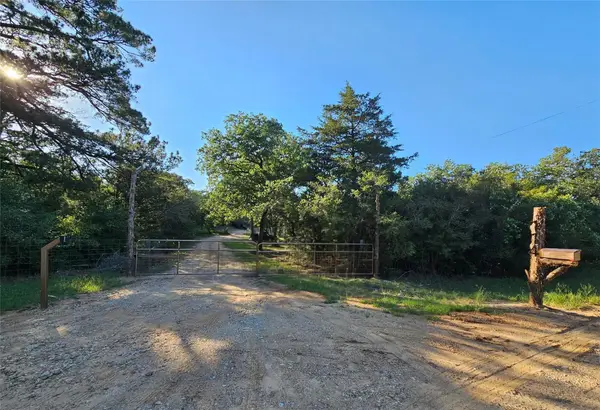 114 Fealy Rd, Red Rock, TX 78662