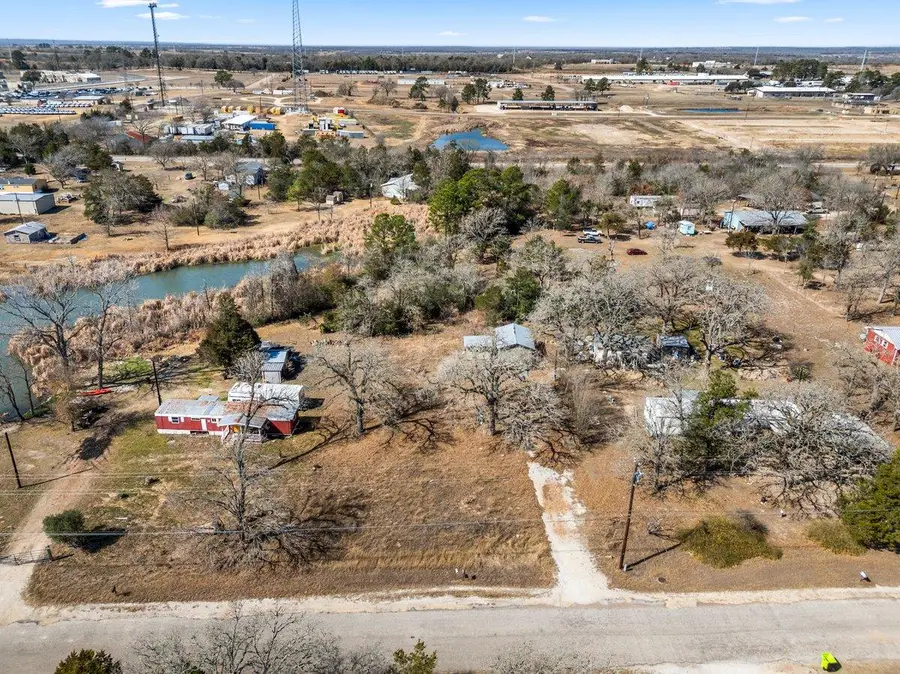 186 Zimmerman Ave, Bastrop, TX 78602 - Image #2