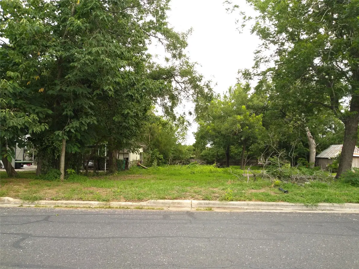 409 W Brenham St, Elgin, TX 78621 - Image #1