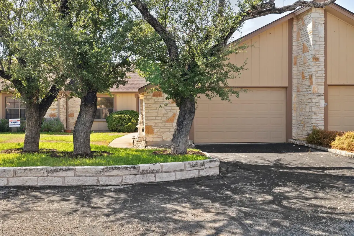 28 Oaks Pl, Lago Vista, TX 78645 - #1
