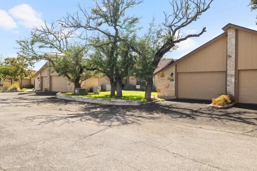 28 Oaks Pl, Lago Vista, TX 78645 - #3