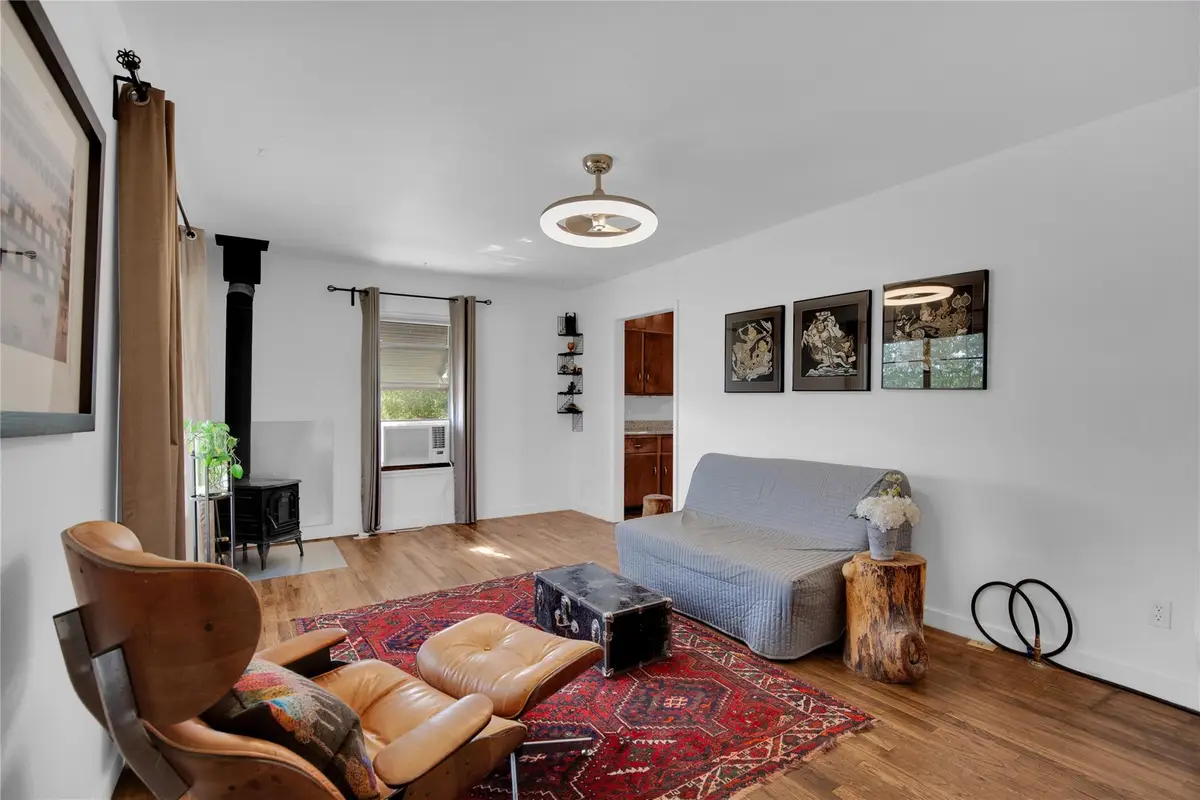 1607 E 4th St, Taylor, TX 76574 - #1