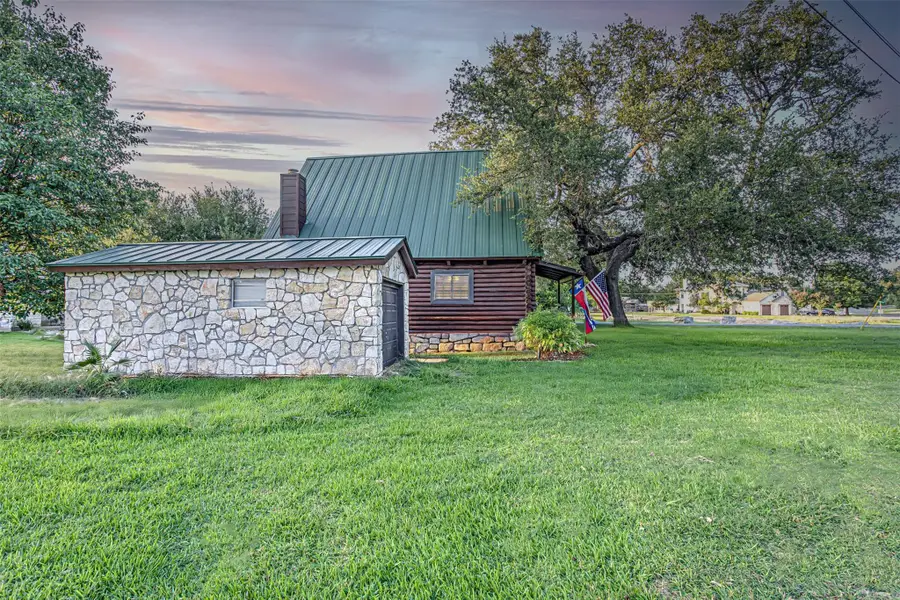 401 Lake Point Dr, Horseshoe Bay, TX 78657 - #2