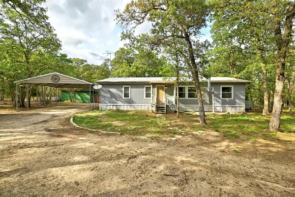 124 Coyote Ln, Elgin, TX 78621