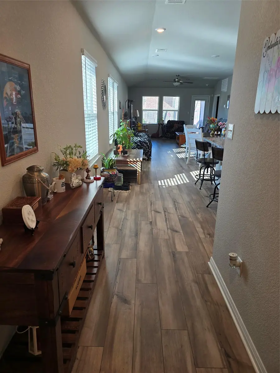 201 Longmount Cv, Liberty Hill, TX 78642 - Image #2