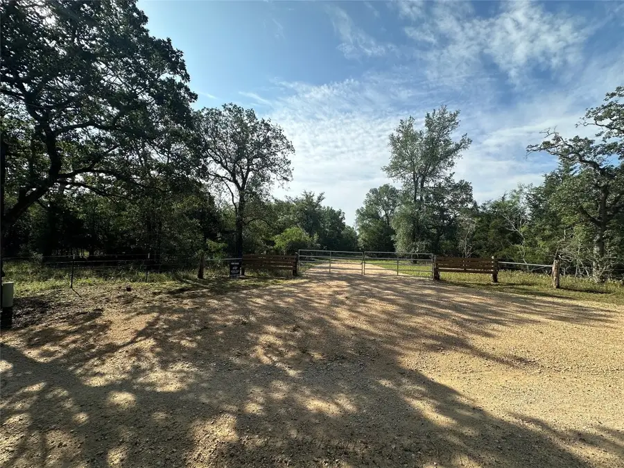 650 Coastal Lane, Luling, TX 78648 - Image #2