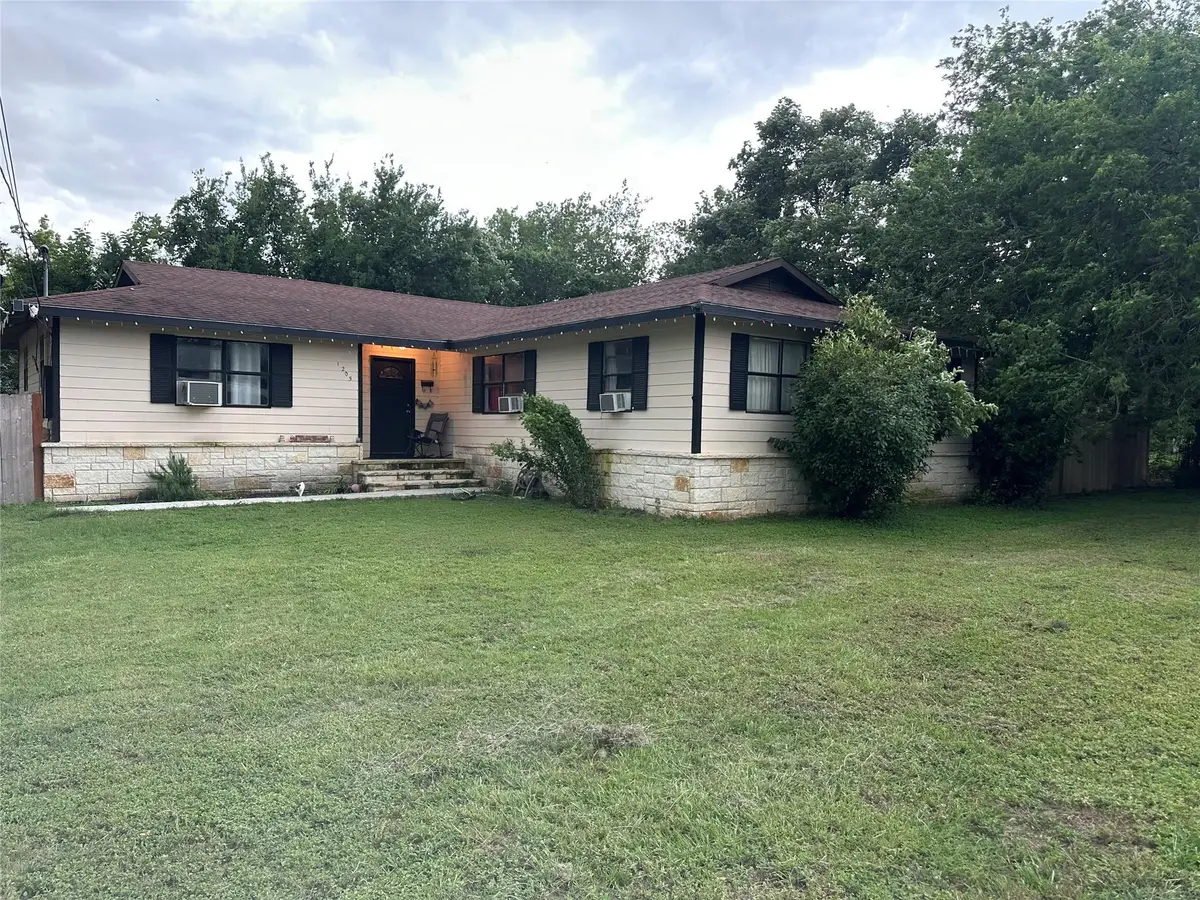 1205 W 10th St, Cameron, TX 76520 - #1