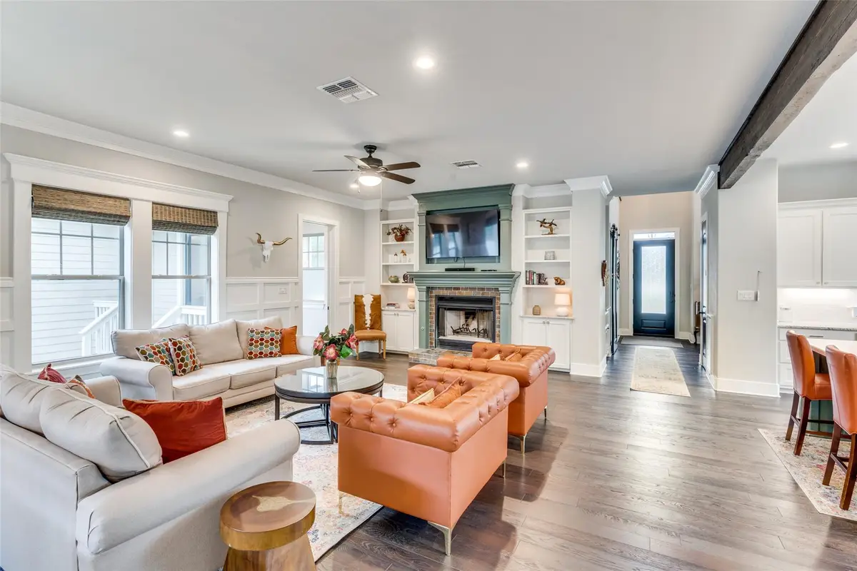 911 Farm St, Bastrop, TX 78602 - #1