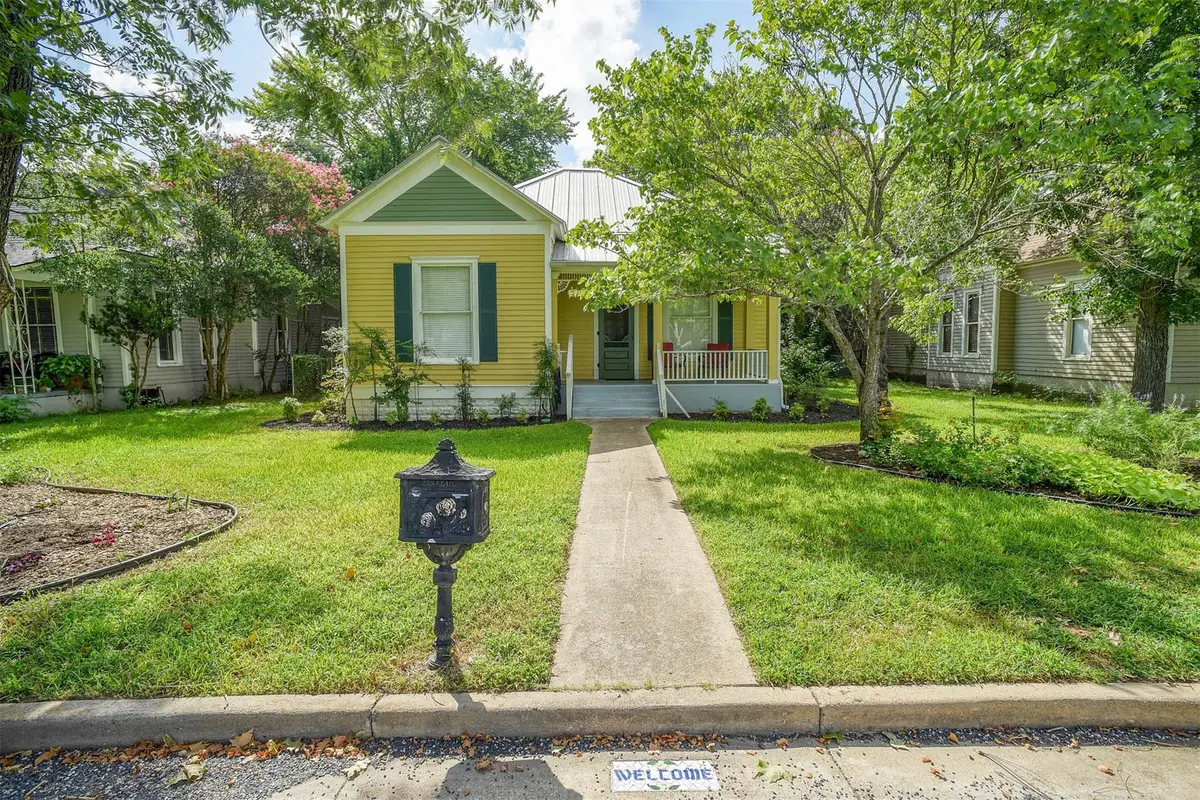 602 Mills St, Smithville, TX 78957 - Image #1