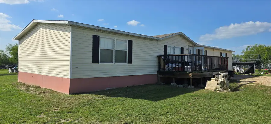 400 Hazelnut Dr, Dale, TX 78616 - Image #3