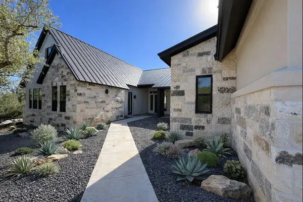 202 Brown Saddle Cv, Driftwood, TX 78619