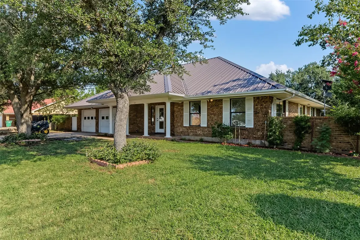 405 E Granite St, Llano, TX 78643 - Image #1