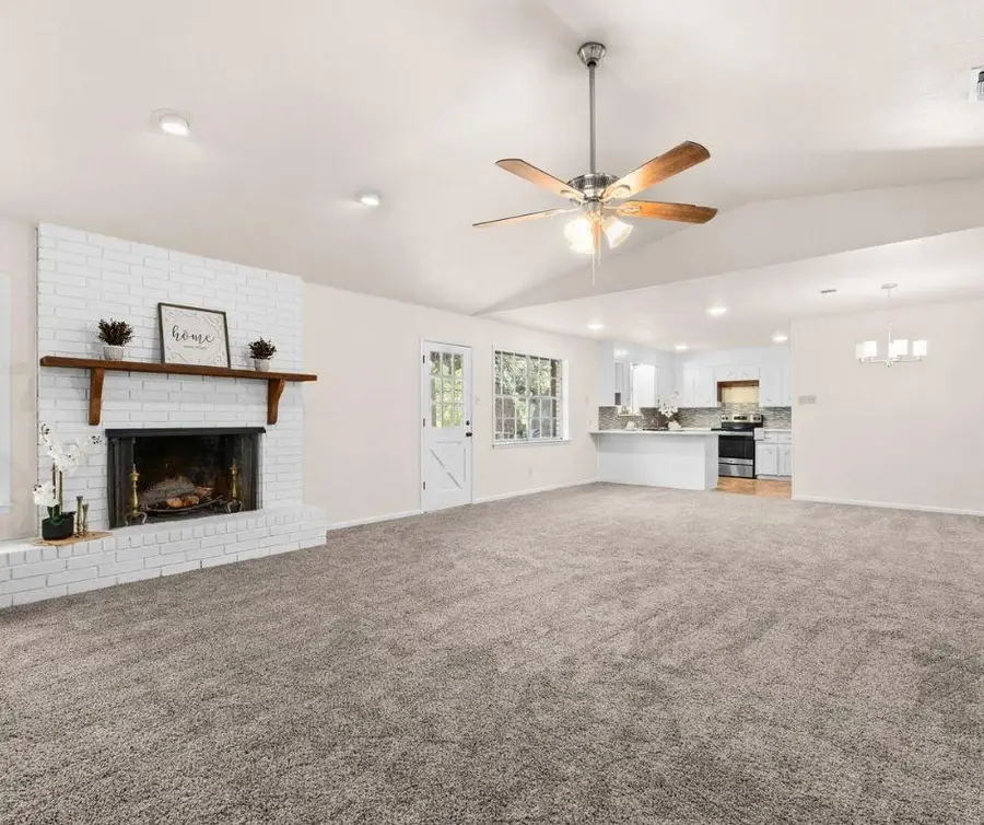 513 E 27th Ave, Belton, TX 76513 - #2