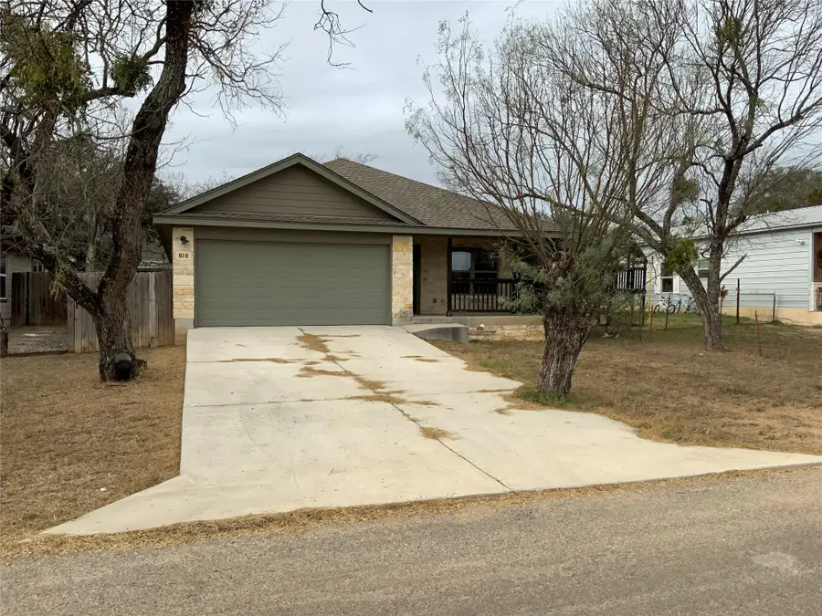 618 Oak Ln, Cottonwood Shores, TX 78657 - Image #2