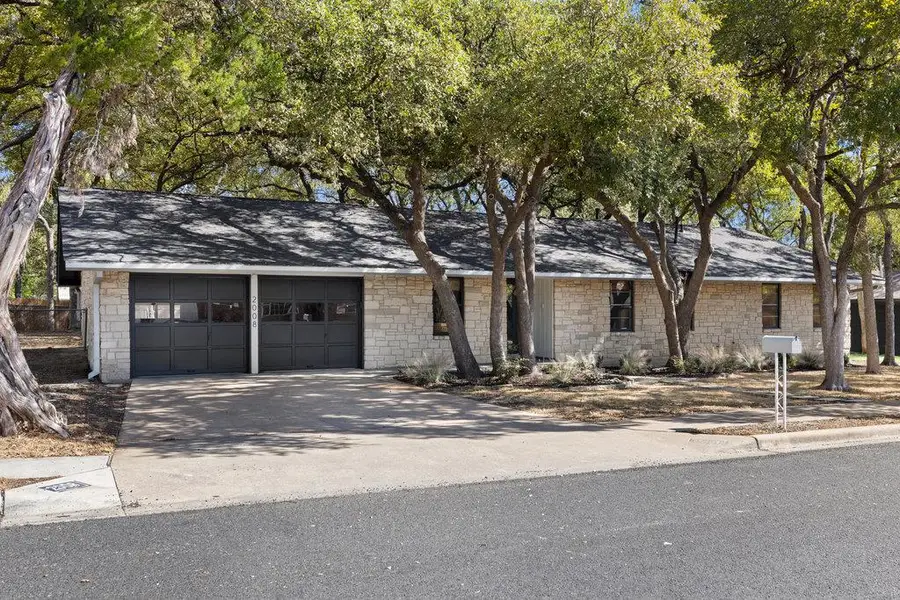 2008 Matthews Ln, Austin, TX 78745 - Image #2