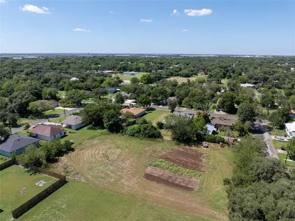 761 Mitchell Ave, Seguin, TX 78155