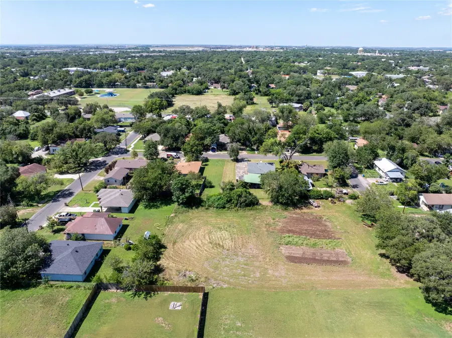 761 Mitchell Ave, Seguin, TX 78155 - #2