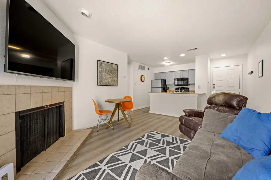 8888 Tallwood Dr #2111, Austin, TX 78759 - Image #3