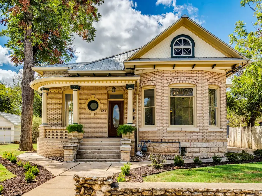 351 N Guenther Ave, New Braunfels, TX 78130 - Image #2