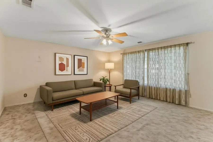 707 Olive St, Smithville, TX 78957 - #2