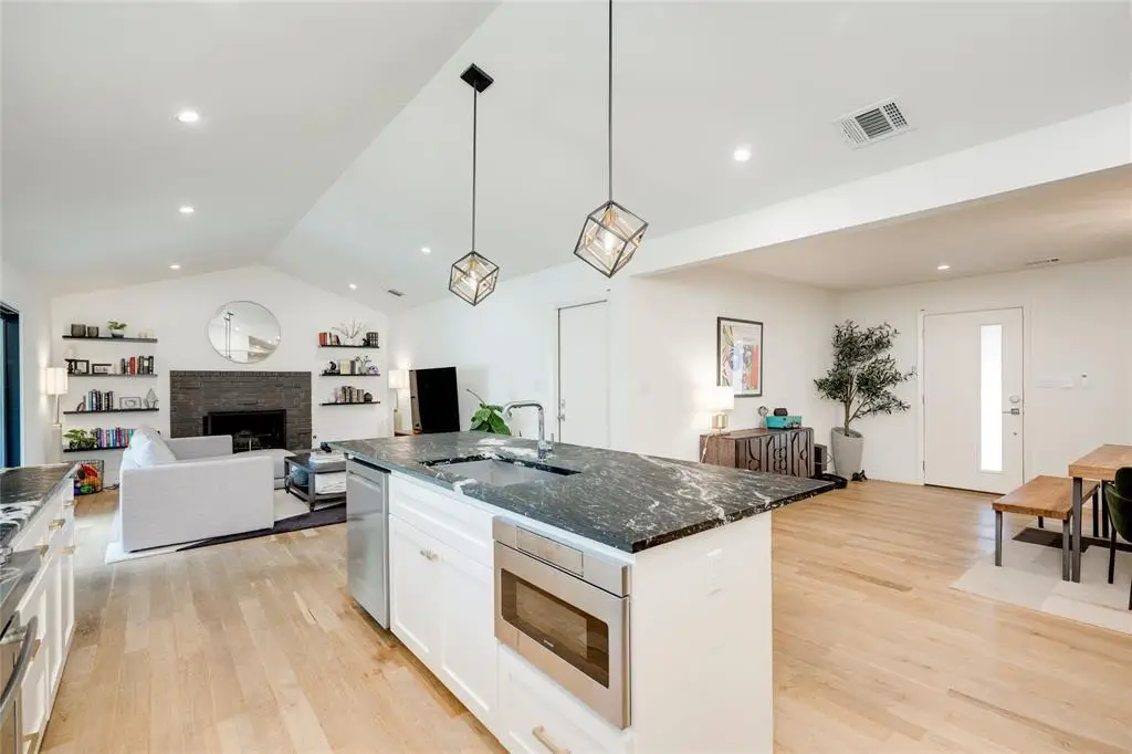 2111 Teakwood Dr, Austin, TX 78757 - Image #1