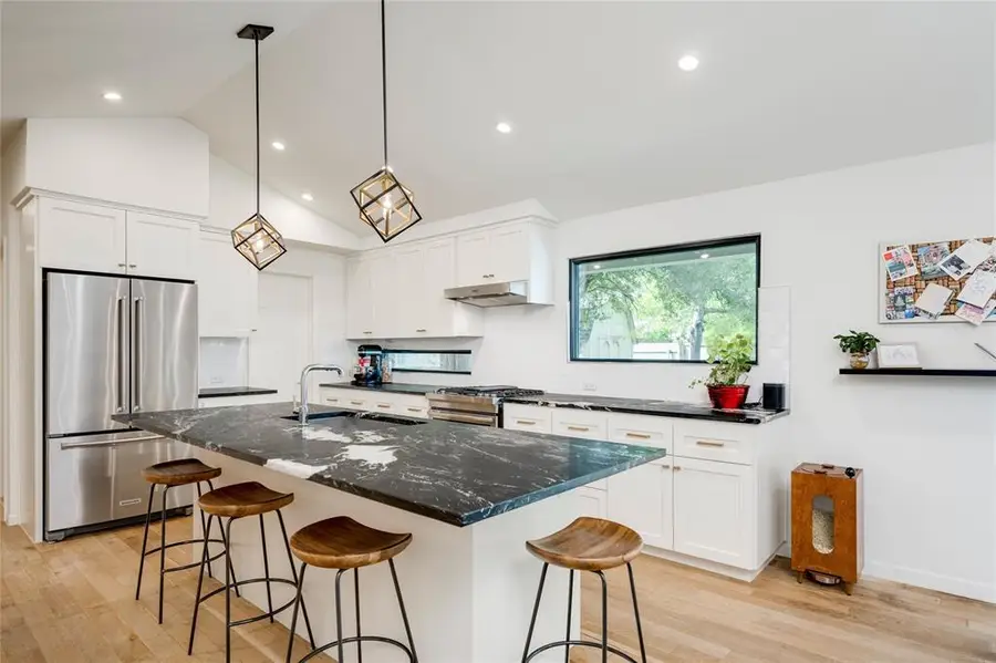 2111 Teakwood Dr, Austin, TX 78757 - Image #2