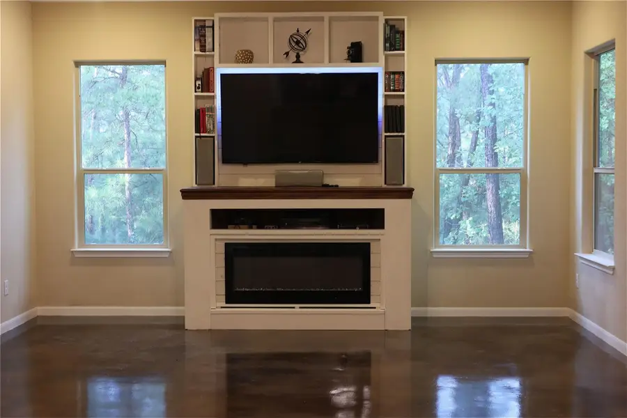 208 Akaloa Dr, Bastrop, TX 78602 - Image #2