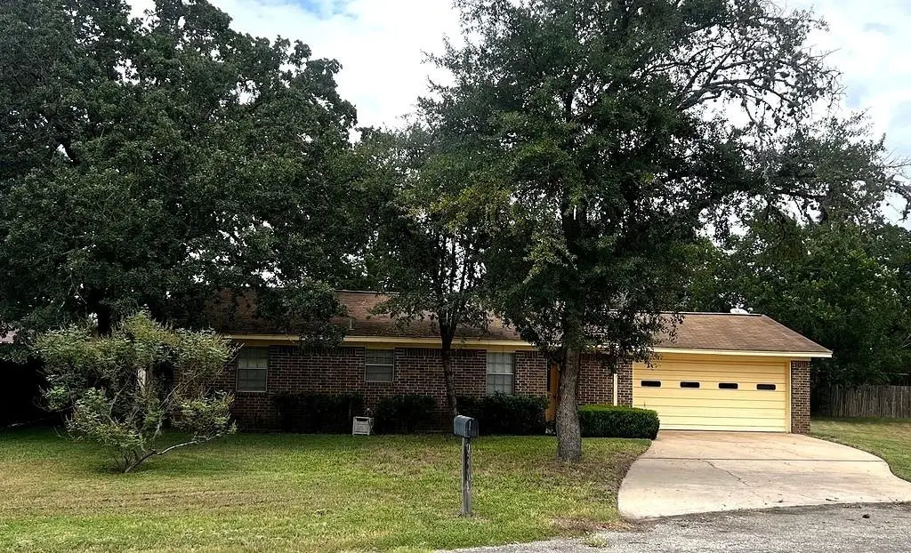 240 S Reed Cir, La Grange, TX 78945 - #1