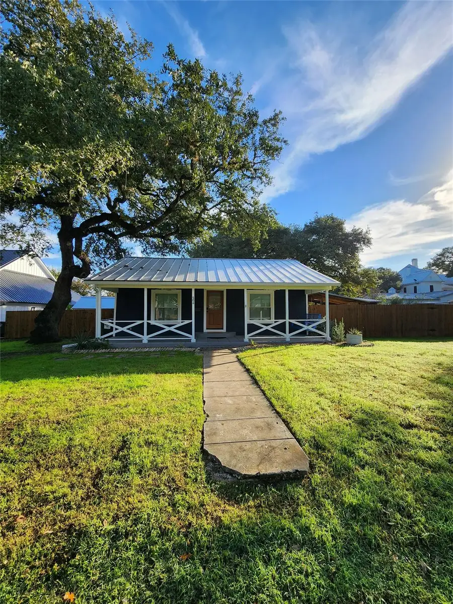 506 S Church St, Lockhart, TX 78644 - #2