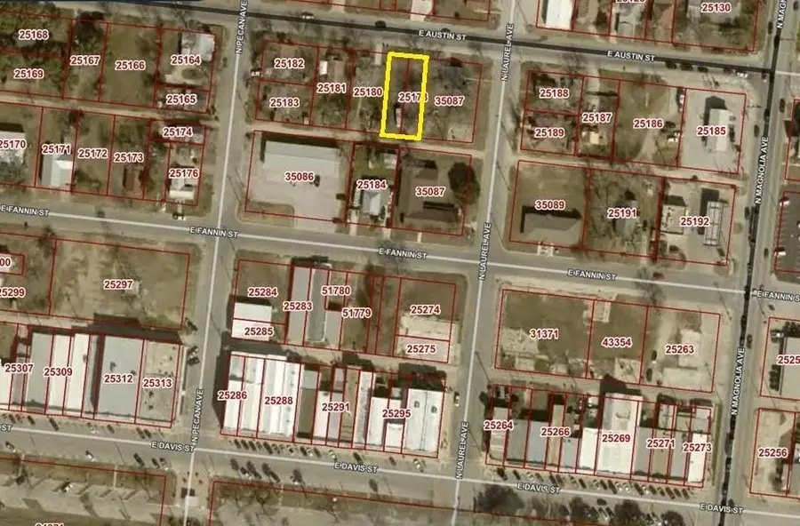516 Austin St, Luling, TX 78648 - #2