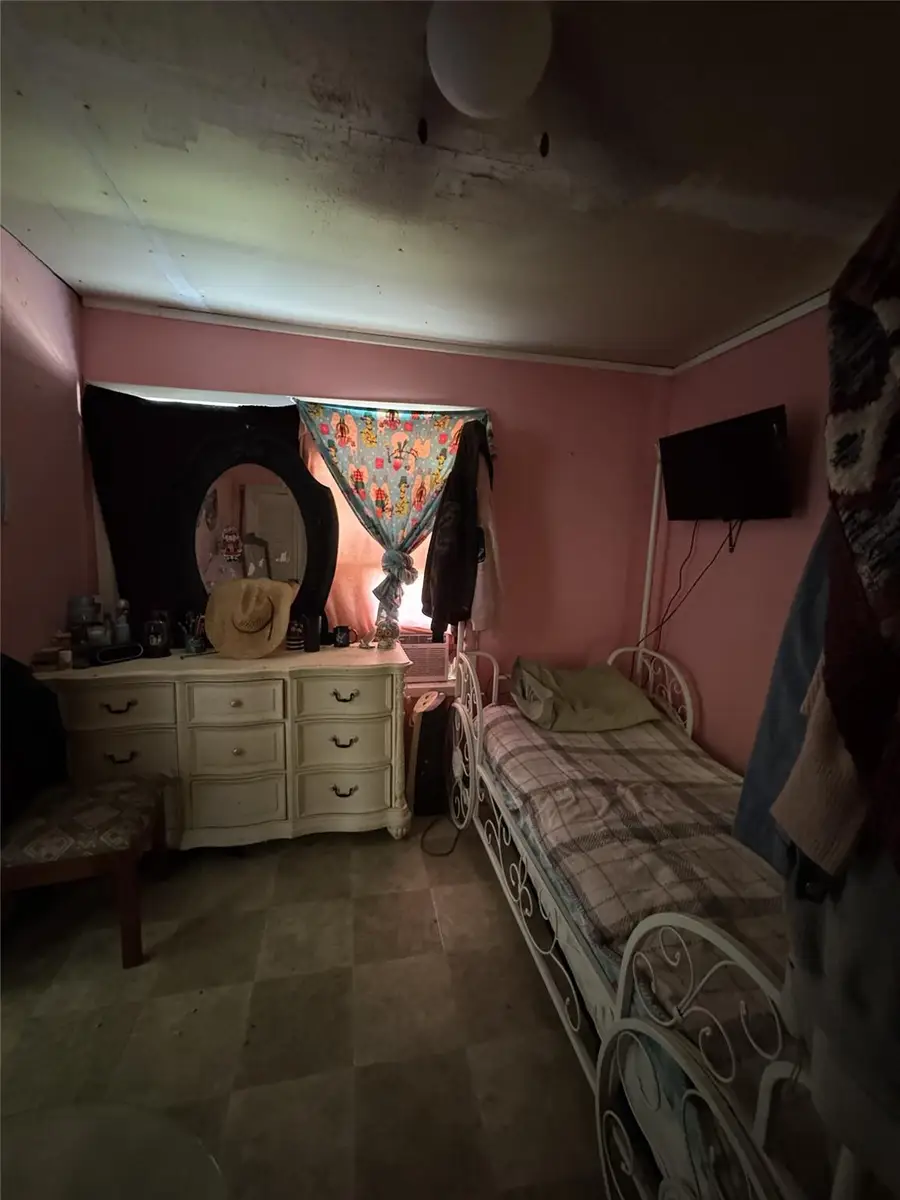 526 Henderson Blvd, Groesbeck, TX 76642 - #2