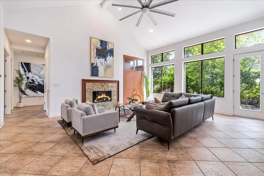37 Autumn Oaks Dr, The Hills, TX 78738 - #2