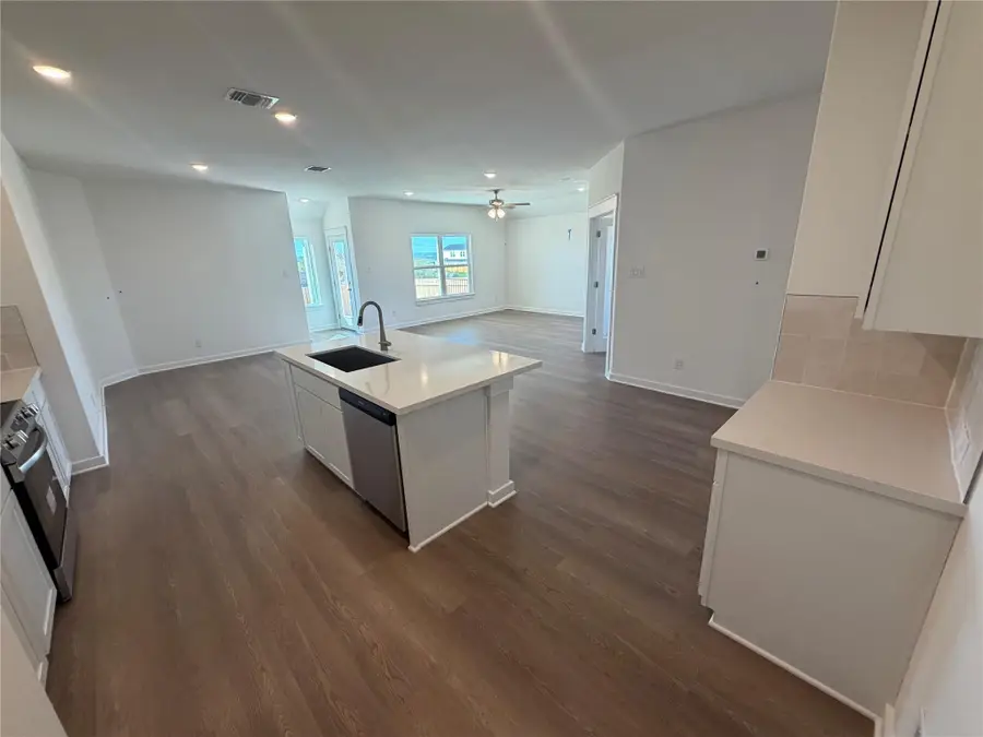 242 Seattle Slew Dr, Jarrell, TX 76537 - Image #2