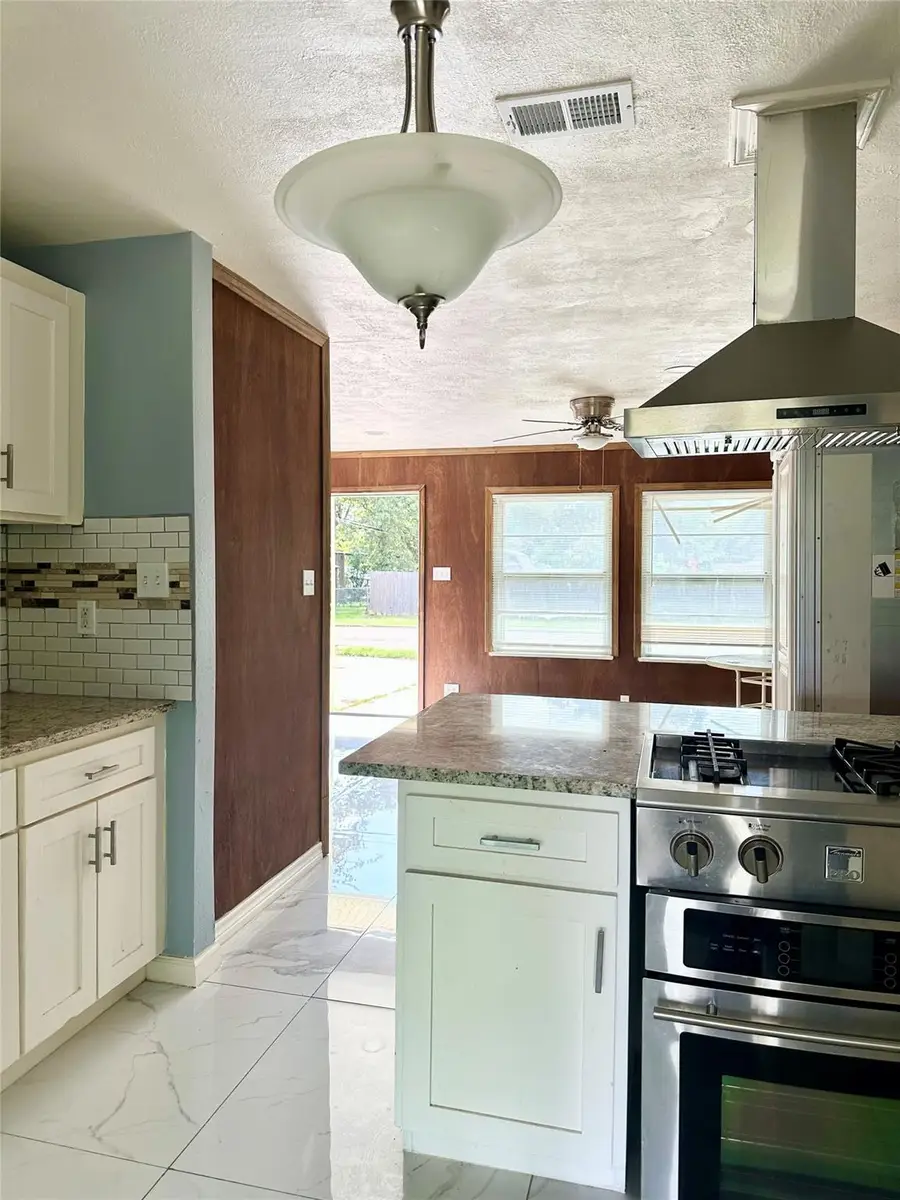 1012 Haley Ave, Rockdale, TX 76567 - #2