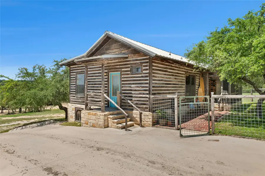 496 Middleton Rd, Spicewood, TX 78669 - #2