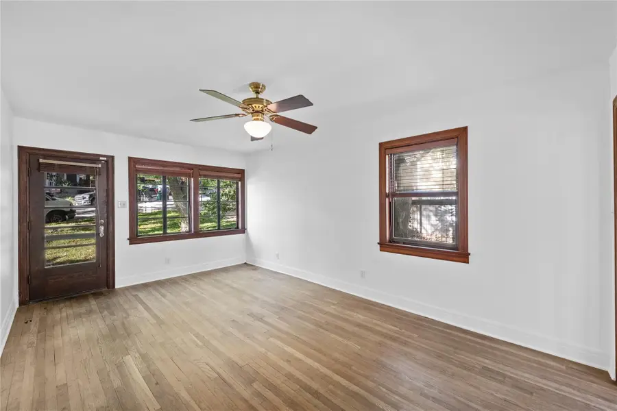 516 Lockhart Dr, Austin, TX 78704 - Image #3