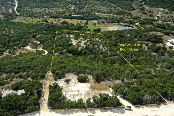 225 Apacheria Pass W, Comfort, TX 78013