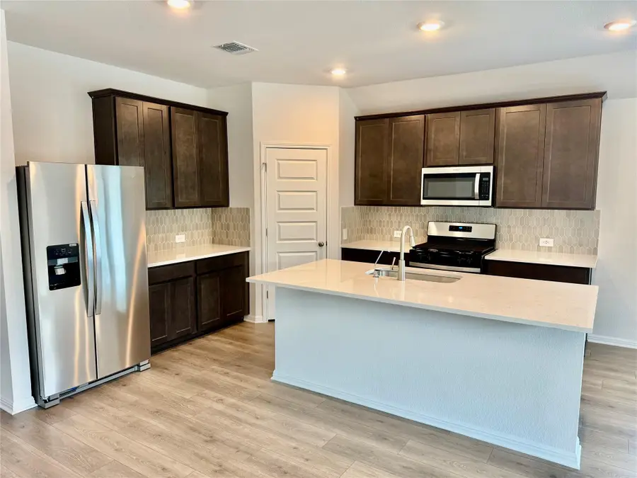 209 Coopers Hawk Crst, Cedar Creek, TX 78612 - Image #2