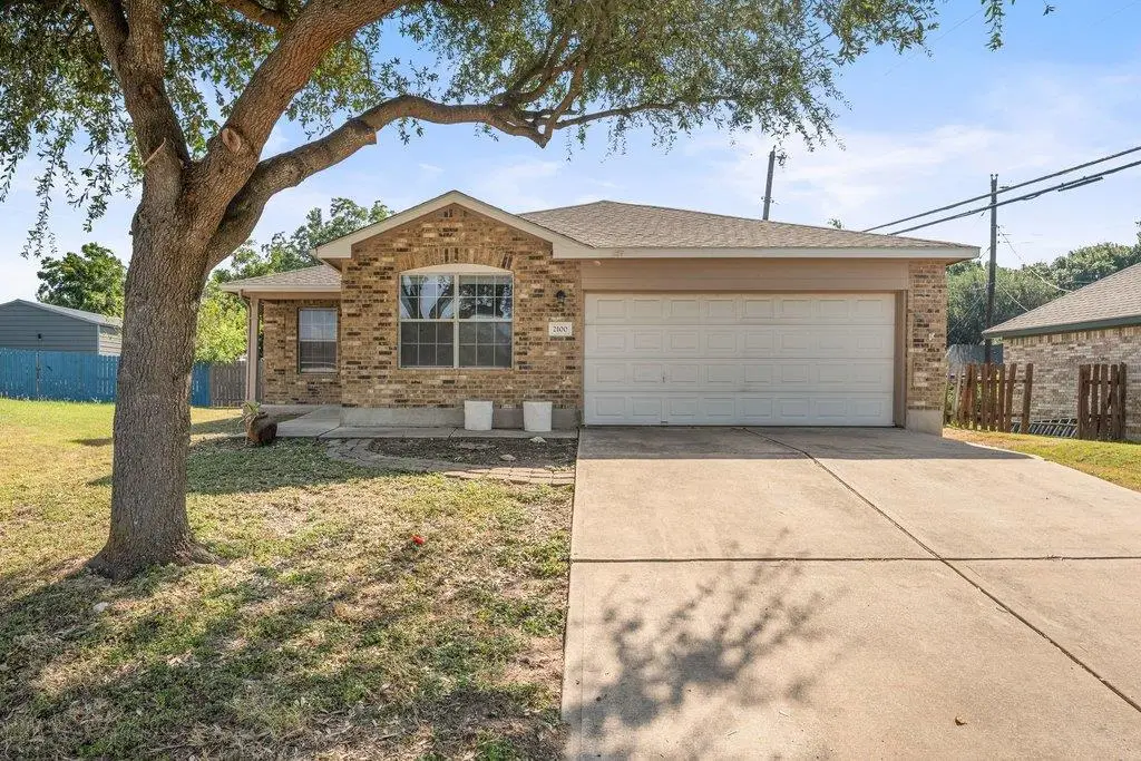 2100 Boyer Dr, Taylor, TX 76574 - #1