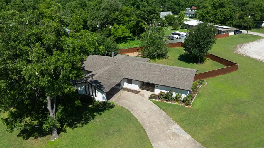418 S Main St, Thrall, TX 76578 - #2